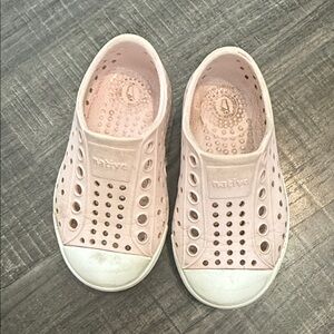 Native Kids Water Shoes - Light Pink and White